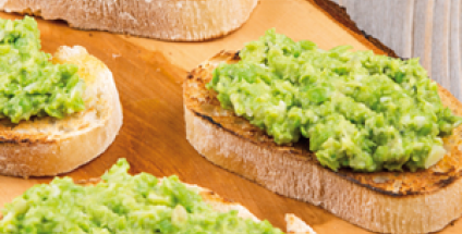 Bruschetta courgettes, basilic, pignons de pin