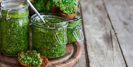 Pesto de fanes de radis