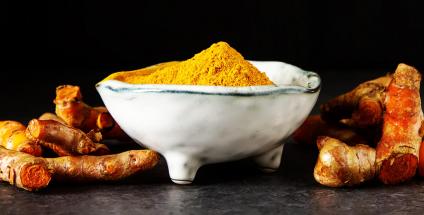 Le curcuma riche en curcuminoïdes est connu comme anti-inflammatoire