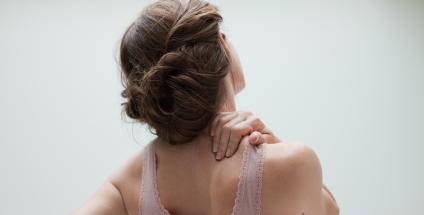 femme-douleur-cou