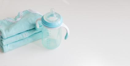 Les perturbateurs endocriniens présents dans les plastiques dont les biberons agissent sur la perméabilité intestinale.