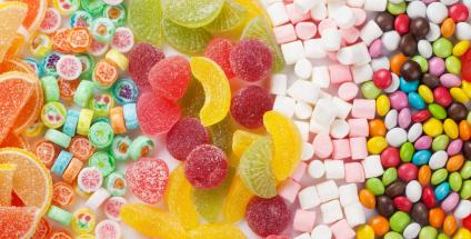 Le sucre raffiné comme celui que l'on trouve dans les bonbons est à limiter