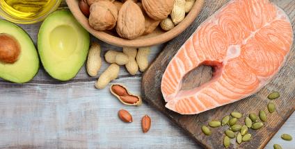 Saumon, noix et avocat : sources de bon lipides