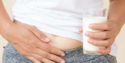Le lait est moins bien digéré à partir d'un certain âge, la faute à une enzyme