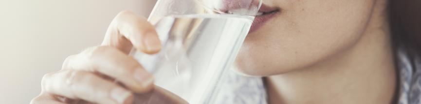 L'eau apporte des oligoéléments mais pensez aussi à l'alimentation