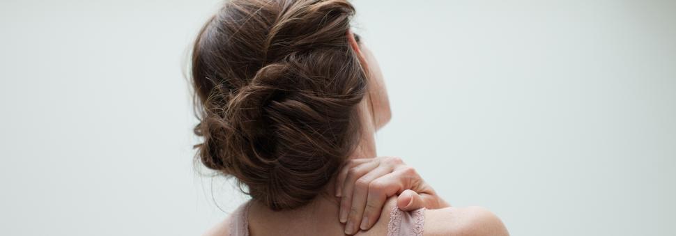 femme-douleur-cou