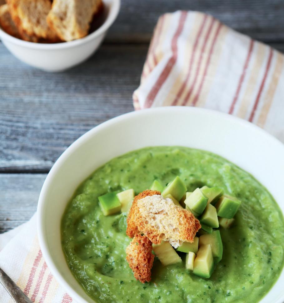 Soupe d’avocats au gingembre et aux graines germées