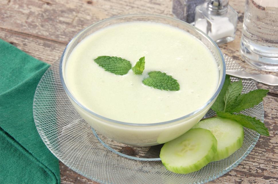 Velouté froid concombre, avocat, menthe